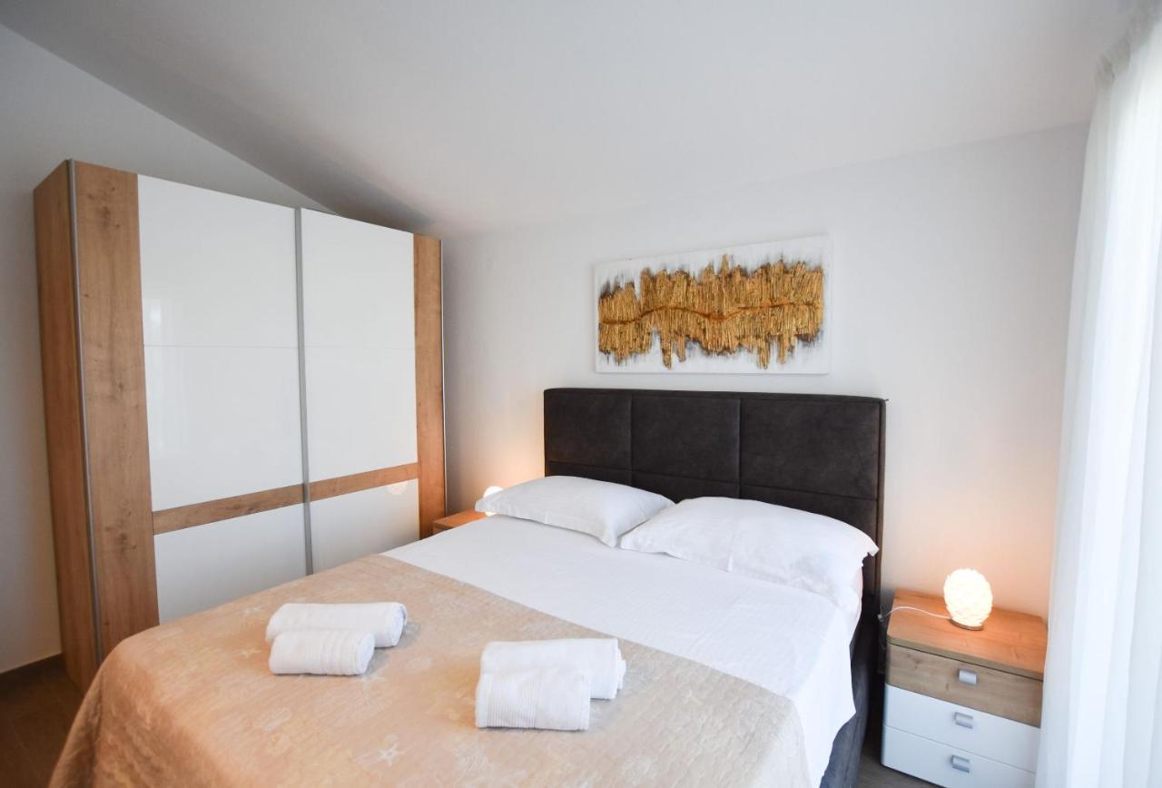 Apartments Karmen I Primošten Dış mekan fotoğraf